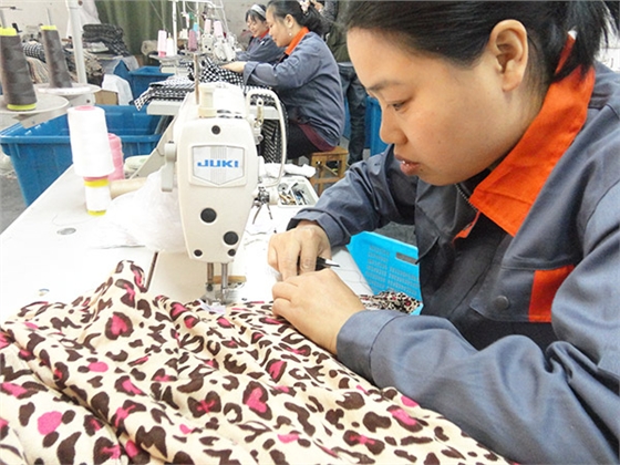 龍翔員工工作現(xiàn)場