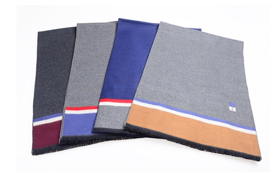 能滿足您需求的小方巾圍巾 圍巾圖