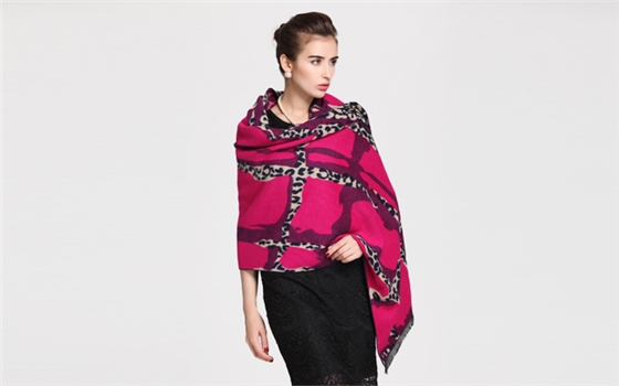 披在身上的毯子,毯子工藝哪家好 羊毛毯圖