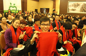 公司年會紅色圍巾