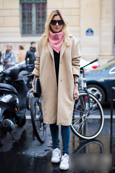 彩色紅格圍巾搭配