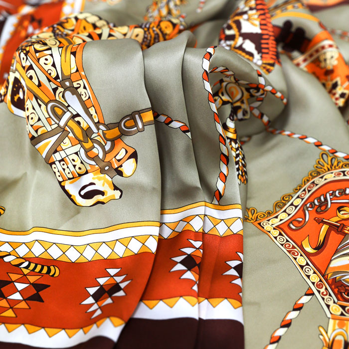 金裝車(chē)架絲巾細(xì)節(jié)圖