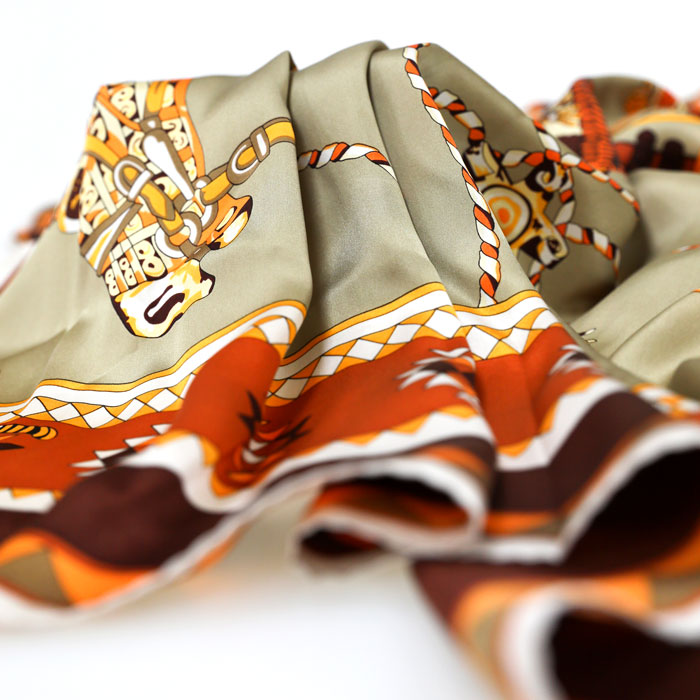 金裝車(chē)架絲巾細(xì)節(jié)圖