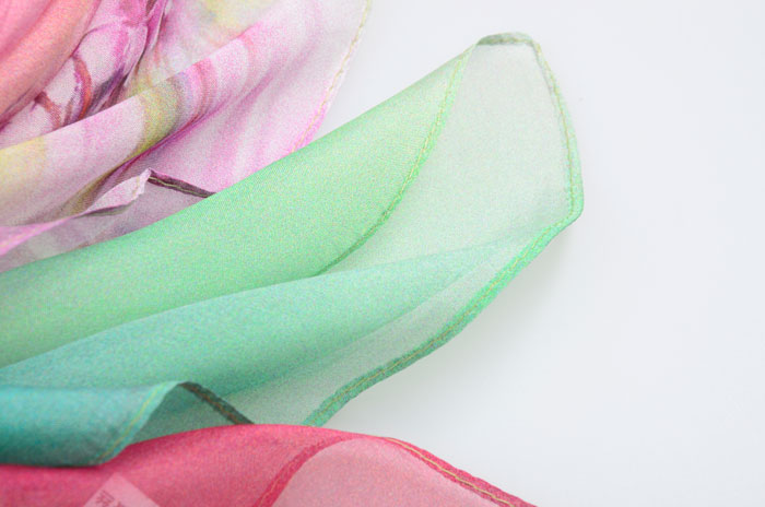 迷花沾草絲巾細節圖 迷花沾草絲巾細節圖