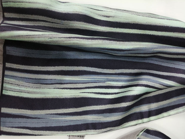 男士簡約線條圍巾細節圖 男士簡約線條圍巾細節圖