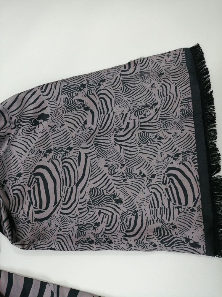 經典斑馬男士圍巾