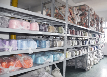 絲巾現(xiàn)貨充足圖