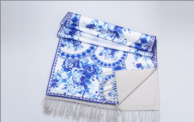 圍巾少女,點擊查看 圍巾圖